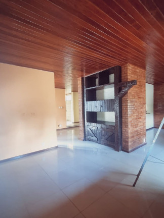 Imagem Casa com 5 Quartos à Venda, em Itapuã - Salvador Imagem Casa com 5 Quartos à Venda, em Itapuã - Salvador