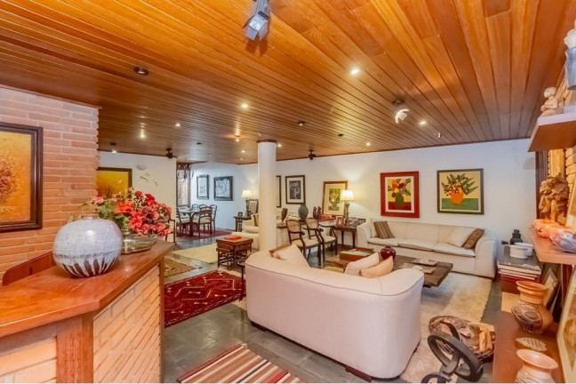 Casa com 4 Quartos à Venda, 310 m² em Moema - São Paulo