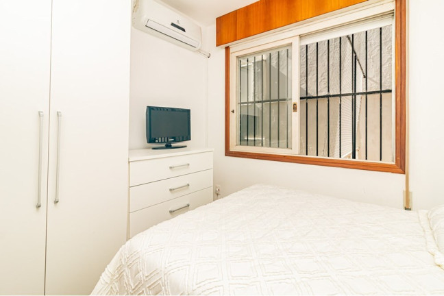 Imagem Imóvel com 2 Quartos à Venda,  em Petrópolis - Porto Alegre