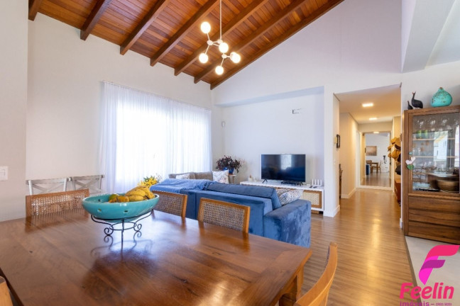 Imagem Casa com 2 Quartos à Venda, 223 m² em Rio Tavares - Florianópolis