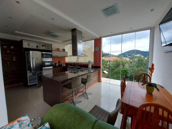 Casa com 3 Quartos à Venda, 260 m² em Jardim Cascata - Teresópolis