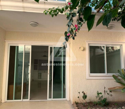 Casa de Condomínio com 4 Quartos à Venda,  em Portinho - Cabo Frio