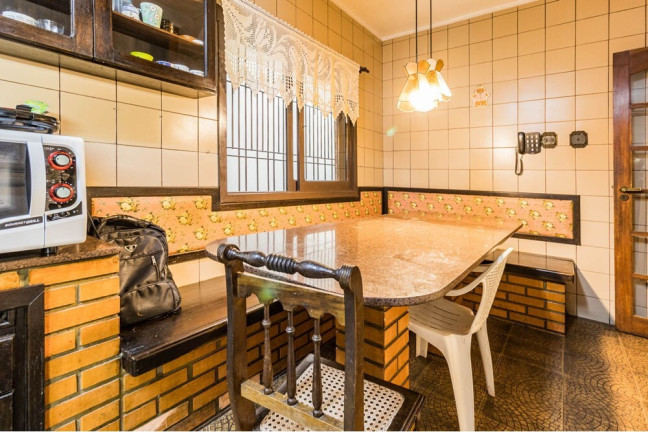 Imagem Casa com 3 Quartos à Venda, 380 m² em Partenon - Porto Alegre Imagem Casa com 3 Quartos à Venda, 380 m² em Partenon - Porto Alegre