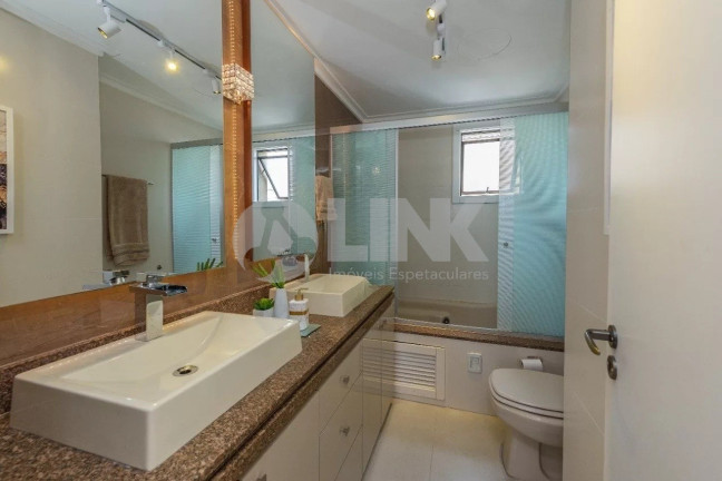 Imagem Imóvel com 3 Quartos à Venda, 209 m² em Chácara Das Pedras - Porto Alegre Imagem Imóvel com 3 Quartos à Venda, 209 m² em Chácara Das Pedras - Porto Alegre
