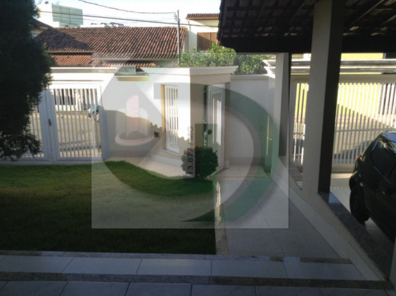 Imagem Casa com 6 Quartos à Venda, 380 m²