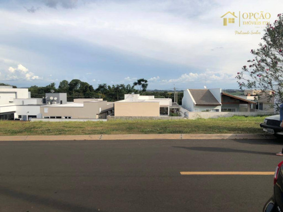 Terreno à Venda, 330 m² em Condomínio Lagos D'icaraí - Salto