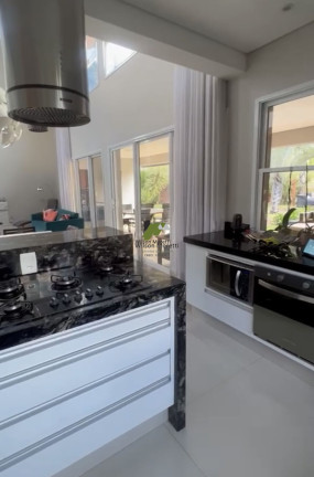 Imagem Casa com 3 Quartos à Venda, 313 m²