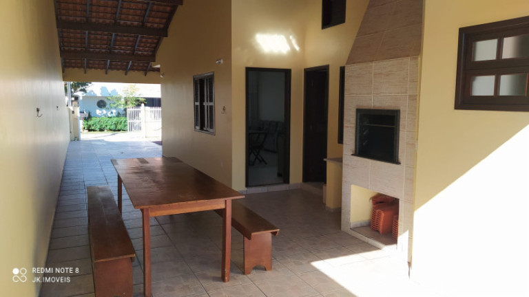 Imagem Casa com 4 Quartos para Temporada, 180 m² em Balneário Cambiju - Itapoá Imagem Casa com 4 Quartos para Temporada, 180 m² em Balneário Cambiju - Itapoá