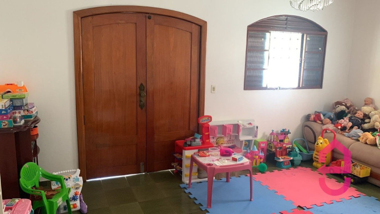 Imagem Casa com 5 Quartos à Venda, 420 m² em Jardim Goiás - Goiânia