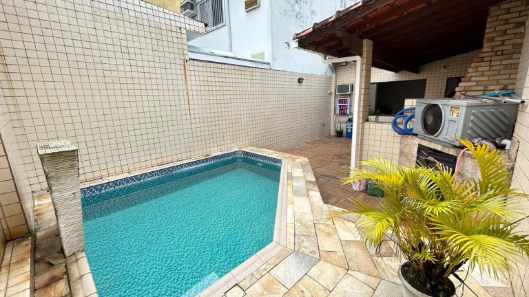 Imagem Casa com 3 Quartos à Venda, 370 m² em Marapé - Santos