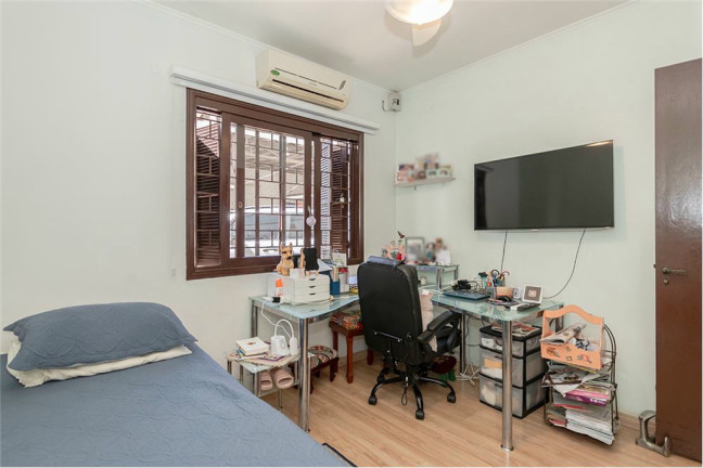 Imagem Casa com 4 Quartos à Venda, 174 m² em Moinhos De Vento - Porto Alegre Imagem Casa com 4 Quartos à Venda, 174 m² em Moinhos De Vento - Porto Alegre