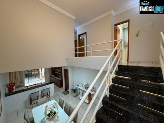 Imagem Casa com 4 Quartos à Venda, 375 m² em Setor Coimbra - Goiânia Imagem Casa com 4 Quartos à Venda, 375 m² em Setor Coimbra - Goiânia