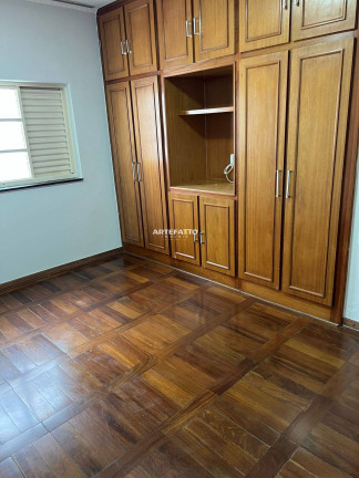Imagem Casa com 3 Quartos à Venda, 308 m²