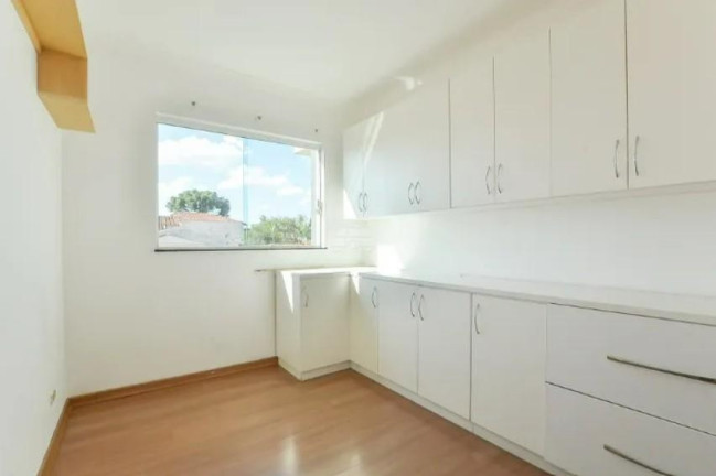 Imagem Casa com 3 Quartos à Venda, 190 m² em Novo Mundo - Curitiba Imagem Casa com 3 Quartos à Venda, 190 m² em Novo Mundo - Curitiba