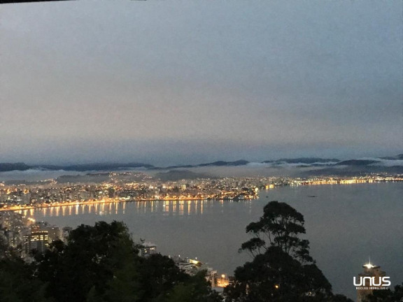 Imagem Casa com 4 Quartos à Venda,  em Centro - Florianópolis