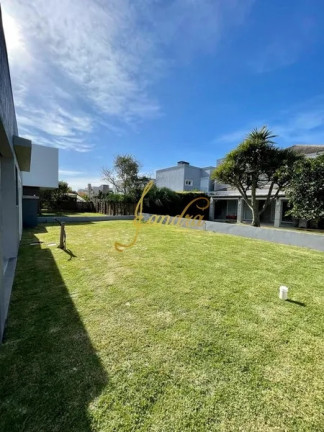 Imagem Casa de Condomínio com 4 Quartos à Venda, 220 m² em Zona Nova - Capão Da Canoa