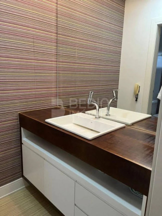 Imagem Casa com 4 Quartos à Venda, 243 m² em Centro - Camboriú Imagem Casa com 4 Quartos à Venda, 243 m² em Centro - Camboriú