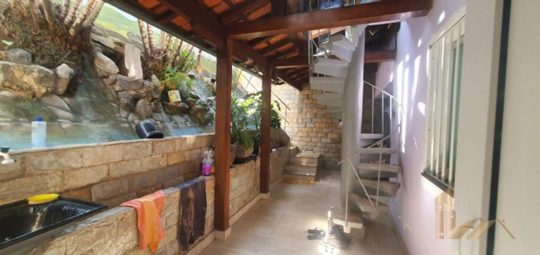 Imagem Casa com 6 Quartos à Venda, 280 m² em Vale Das Amendoeiras - Contagem Imagem Casa com 6 Quartos à Venda, 280 m² em Vale Das Amendoeiras - Contagem