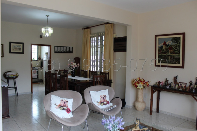 Imagem Casa com 3 Quartos à Venda, 360 m² em Trindade - Florianópolis Imagem Casa com 3 Quartos à Venda, 360 m² em Trindade - Florianópolis
