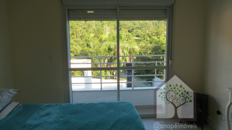 Imagem Casa com 3 Quartos à Venda, 205 m² em Sambaqui - Florianópolis Imagem Casa com 3 Quartos à Venda, 205 m² em Sambaqui - Florianópolis