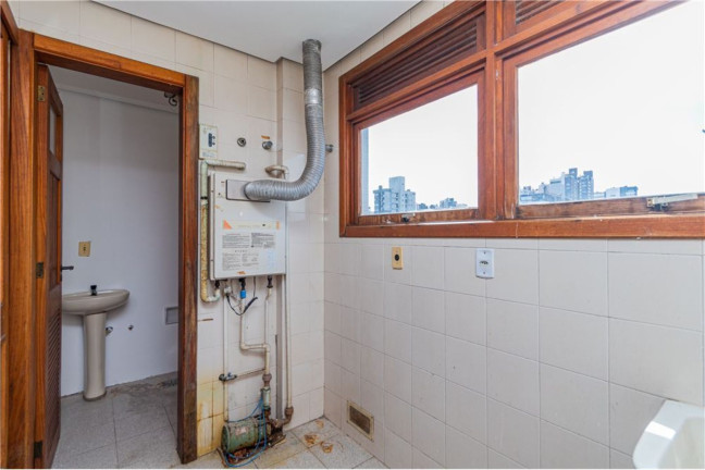 Imagem Imóvel com 3 Quartos à Venda, 220 m² em Petrópolis - Porto Alegre Imagem Imóvel com 3 Quartos à Venda, 220 m² em Petrópolis - Porto Alegre