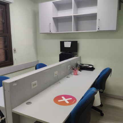 Imagem Casa com 8 Quartos à Venda,  em Petrópolis - Porto Alegre