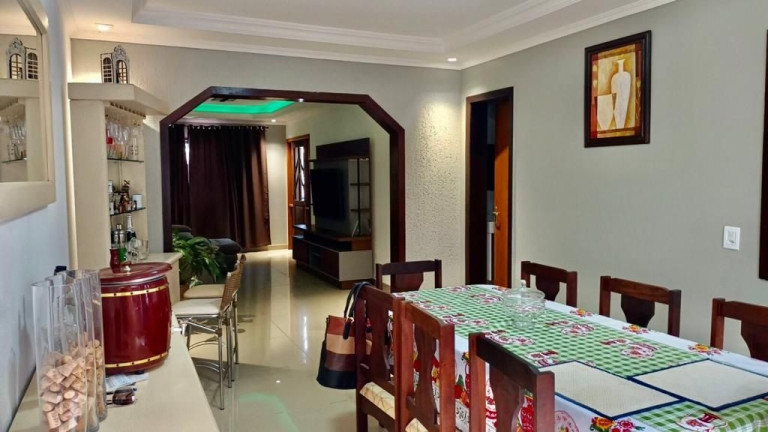 Casa com 3 Quartos à Venda, 240 m² em Campo De Santana - Curitiba