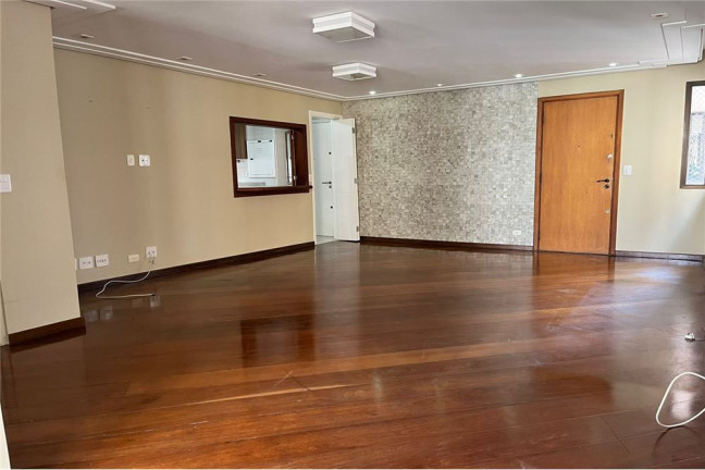 Imóvel com 4 Quartos à Venda,  em Moema - São Paulo