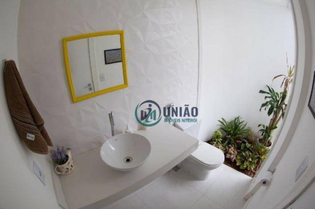 Imagem Casa com 3 Quartos à Venda, 350 m² em Pendotiba - Niterói