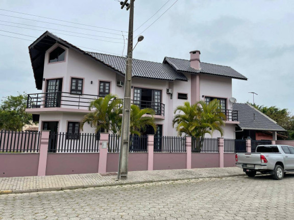 Casa com 3 Quartos à Venda, 185 m² em Morrinhos - Bombinhas