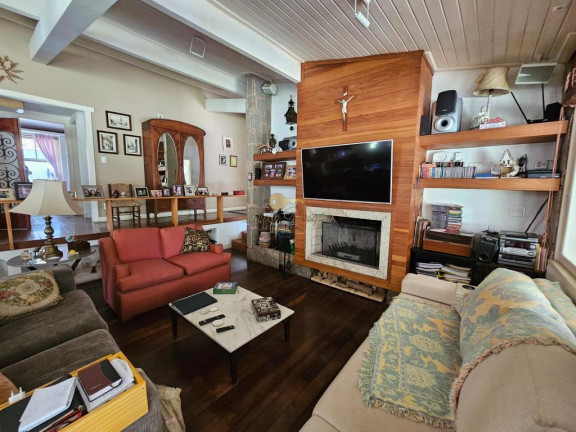 Imagem Casa com 4 Quartos à Venda, 1.296 m² em Albuquerque - Teresópolis Imagem Casa com 4 Quartos à Venda, 1.296 m² em Albuquerque - Teresópolis