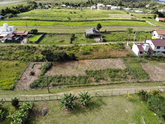 Terreno à Venda,  em Macacu - Garopaba