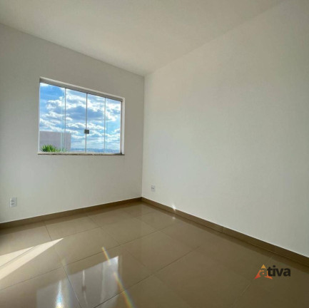 Imagem Sobrado com 3 Quartos à Venda, 77 m²