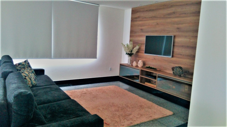 Imagem Imóvel com 3 Quartos à Venda, 2.000 m² Imagem Imóvel com 3 Quartos à Venda, 2.000 m²