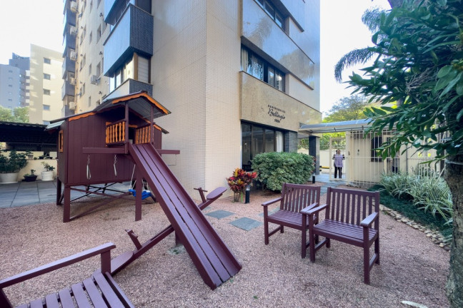 Imagem Imóvel com 3 Quartos à Venda, em Petrópolis - Porto Alegre Imagem Imóvel com 3 Quartos à Venda, em Petrópolis - Porto Alegre