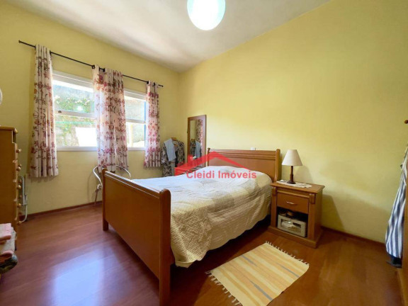 Imagem Casa com 3 Quartos à Venda, 200 m² em América - Joinville
