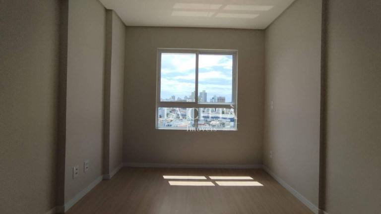 Apartamento com 2 Quartos à Venda ou Locação, 63 m² em Vila Operária - Itajaí