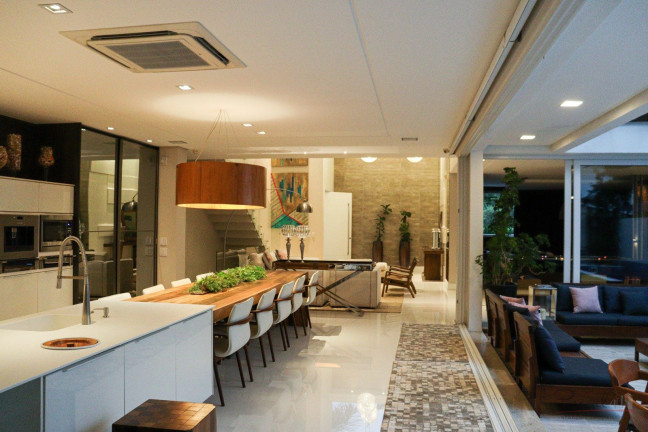 Imagem Casa com 4 Quartos à Venda, 450 m² em Jurerê - Florianópolis Imagem Casa com 4 Quartos à Venda, 450 m² em Jurerê - Florianópolis