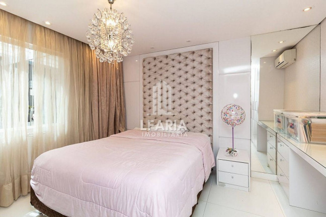 Imagem Casa com 4 Quartos à Venda, 600 m² em Boqueirão - Curitiba Imagem Casa com 4 Quartos à Venda, 600 m² em Boqueirão - Curitiba