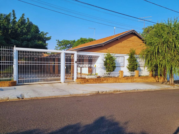 Casa com 3 Quartos à Venda, 270 m² em Centro - Neves Paulista
