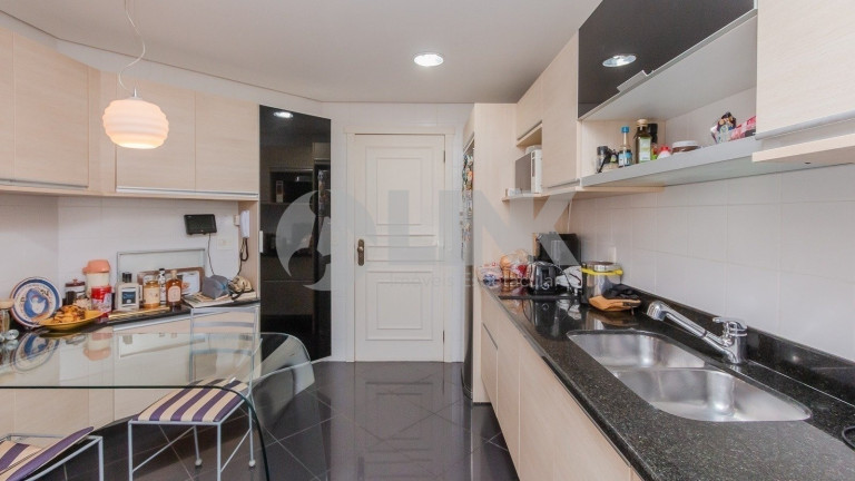 Imagem Apartamento com 3 Quartos à Venda, 163 m² em Petrópolis - Porto Alegre Imagem Apartamento com 3 Quartos à Venda, 163 m² em Petrópolis - Porto Alegre
