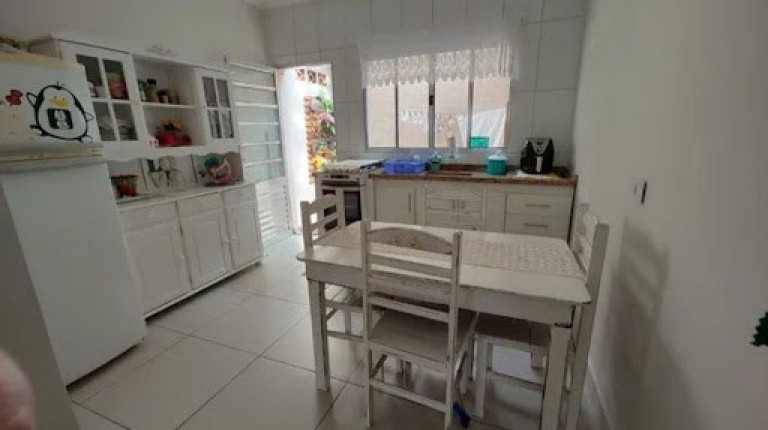 Sobrado com 2 Quartos à Venda, 62 m² em Jardim Santa Marina - Jacareí