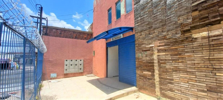 Imóvel Comercial à Venda, 490 m² em Jereissati I - Maracanaú