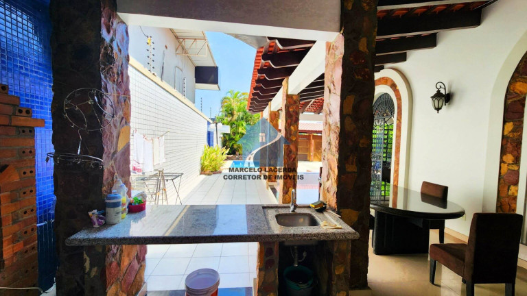 Imagem Casa com 4 Quartos à Venda, 385 m² em Adrianópolis - Manaus Imagem Casa com 4 Quartos à Venda, 385 m² em Adrianópolis - Manaus