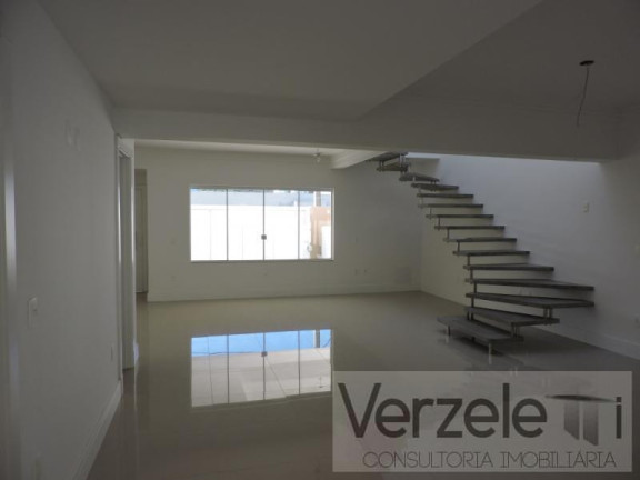 Imagem Casa com 3 Quartos à Venda, 175 m² em Praia Dos Amores - Balneário Camboriú Imagem Casa com 3 Quartos à Venda, 175 m² em Praia Dos Amores - Balneário Camboriú