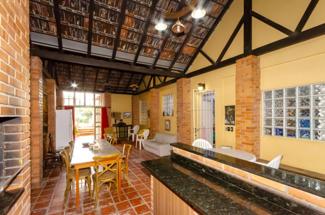 Imagem Casa com 4 Quartos à Venda,  em Petrópolis - Porto Alegre