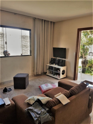 Casa com 3 Quartos à Venda, 300 m²