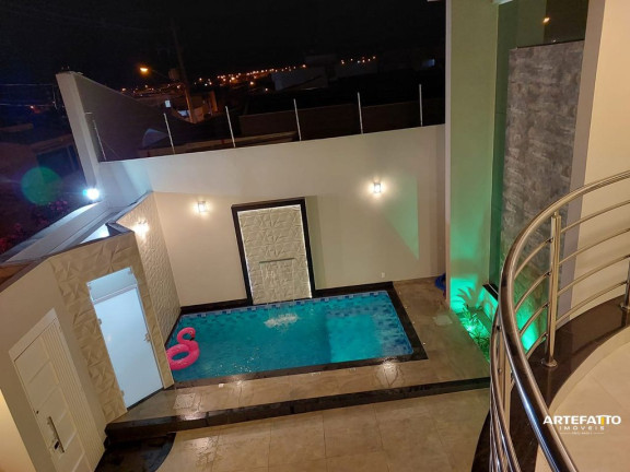 Imagem Sobrado com 3 Quartos à Venda, 205 m²
