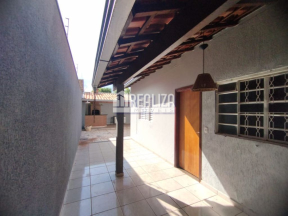 Imagem Casa com 3 Quartos à Venda, 255 m² em Residencial Monte Castelo - Uberaba Imagem Casa com 3 Quartos à Venda, 255 m² em Residencial Monte Castelo - Uberaba