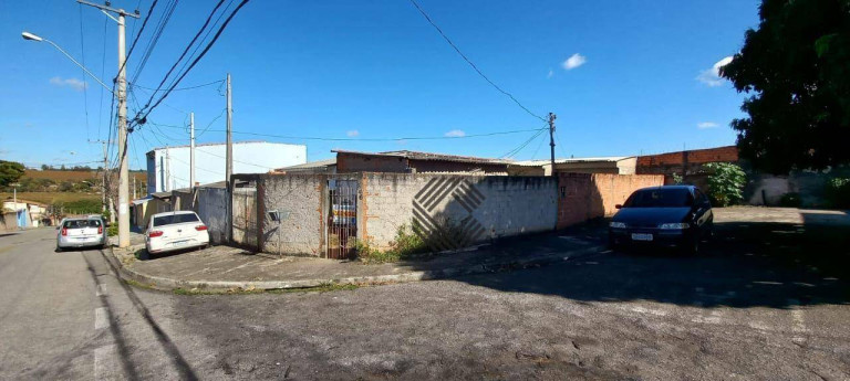 Casa com 1 Quarto à Venda, 76 m² em Jardim Botucatu - Sorocaba